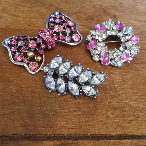 Set of Three Vintage Brooches with Pink and Gold Accents - Picture 2 of 4